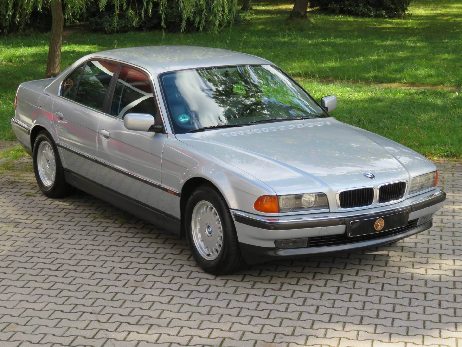 BMW 728i, E38