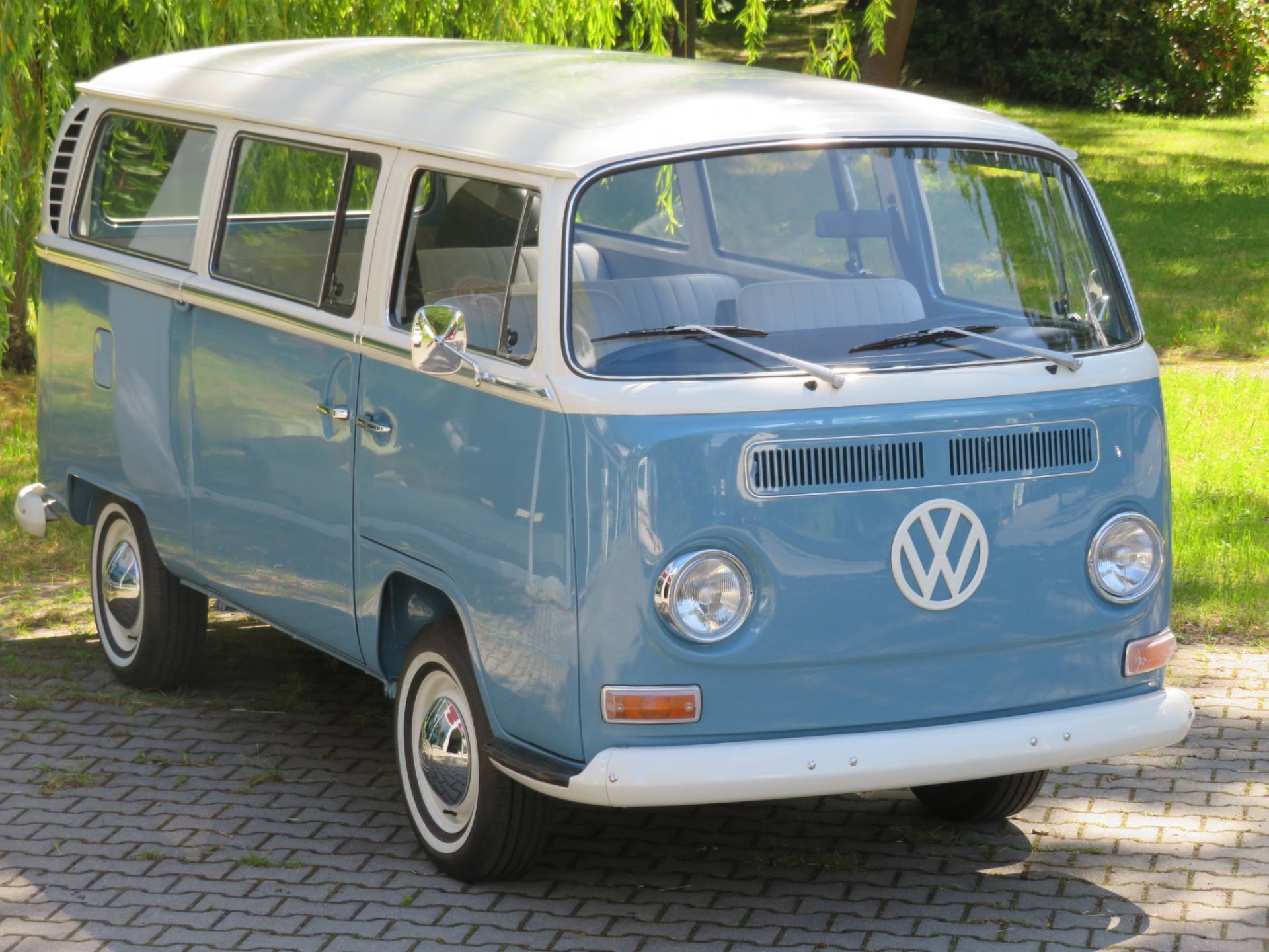 VW T2a deluxe (Bus)